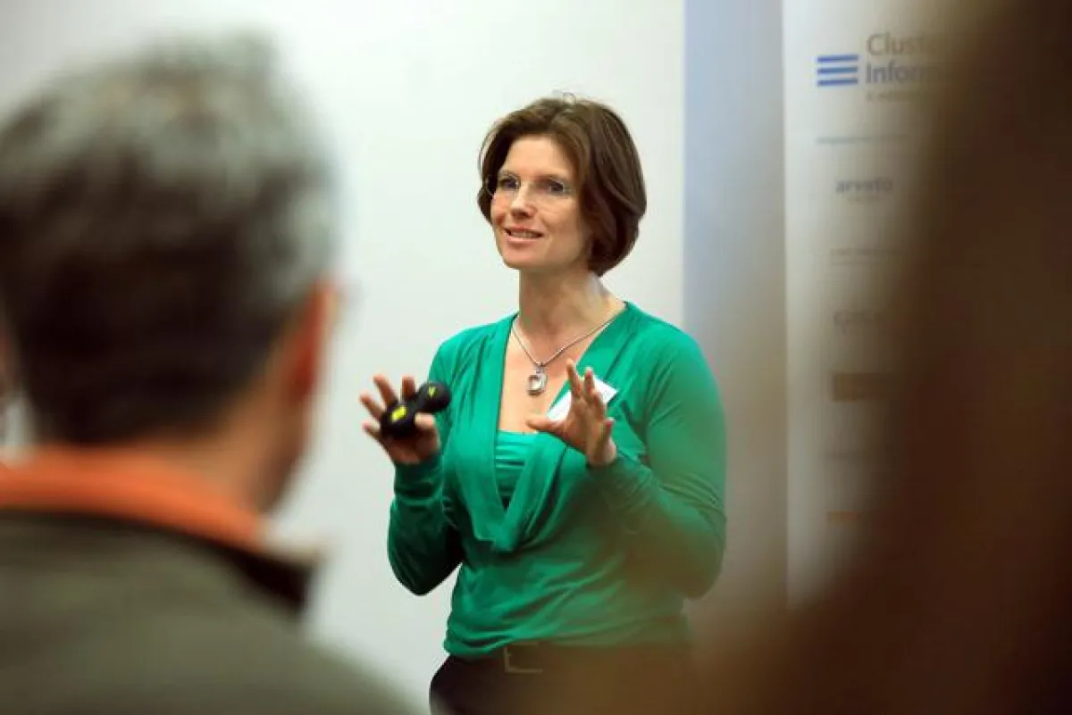 Heike Diebler referiert (Foto: Viktoria Kühne)