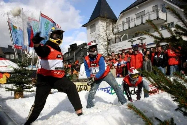 Nostalgie-Skirennen, Schneeball-Schlacht-WM & Schlittenhunderennen- „Neue“ Wintersportdisziplinen im Sauerland Bild: Nostalgie-Skirennen, Schneeball-Schlacht-WM & Schlittenhunderennen- „Neue“ Wintersportdisziplinen im Sauerland