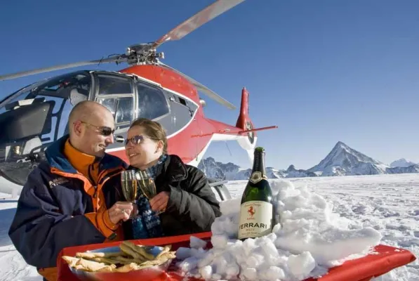 So wird der Valentinstag zum Erlebnis - Geschenkideen von Jochen Schweizer® Bild: So wird der Valentinstag zum Erlebnis - Geschenkideen von Jochen Schweizer®