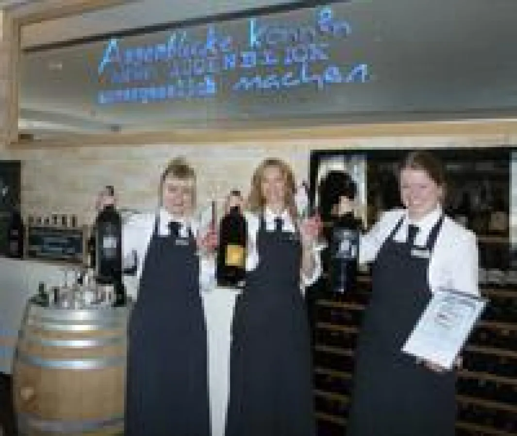 (v.l.): Julia Heimendahl, Alexandra Stawartz, Alina Heimendahl Mercure Tagungs- & Landhotel Krefeld