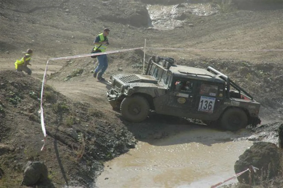 Hummer-Racingteam sponsored by hunting heads