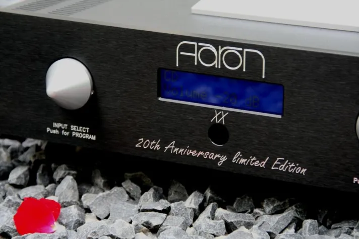 Bild: Ein Jubiläumsmodell zum 20. Jahrestag der Aaron High End Verstärker