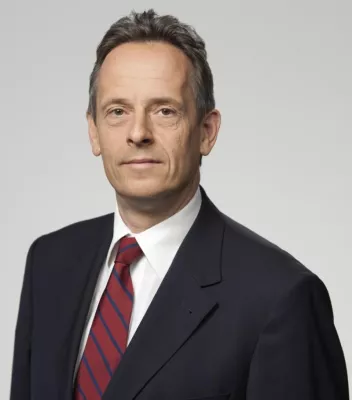 Dr. Lutz Knopek gratuliert Harald Range. Gebürtiger Göttinger Jurist wird neuer Generalbundesanwalt. Bild: Dr. Lutz Knopek gratuliert Harald Range. Gebürtiger Göttinger Jurist wird neuer Generalbundesanwalt.