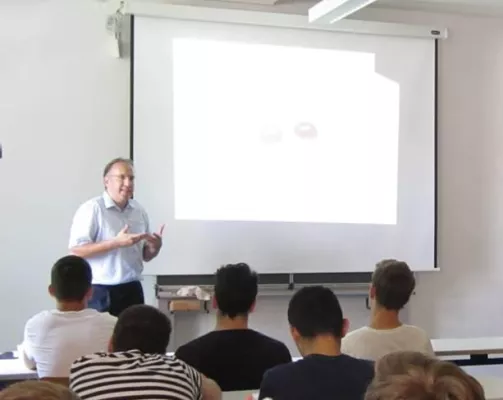 Bild: 'Mitarbeiter machen Schule' zu Gast am HBG in Schwäbisch Gmünd