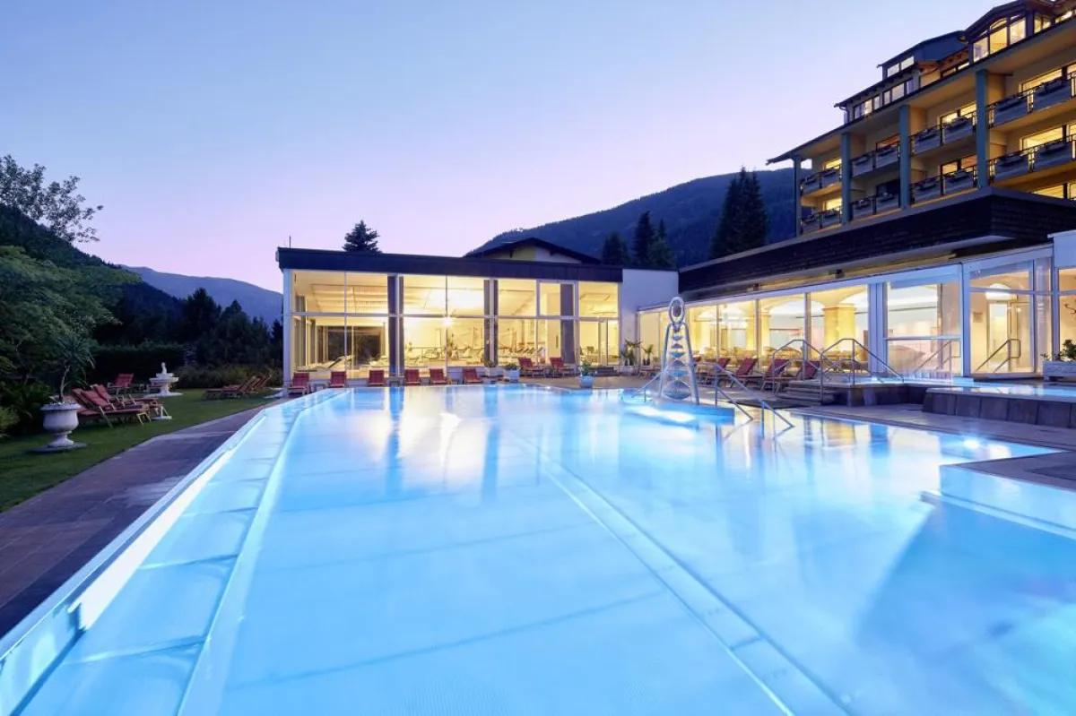 Thermal-Freibecken im Das Ronacher Therme & Spa Resort (c) Michael Huber