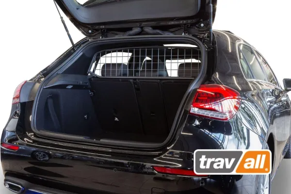 Bild: Aktive Fahrer brauchen Zubehör, das sie weiterbringt. Der Travall® Guard für die Mercedes A-Klasse ist da.