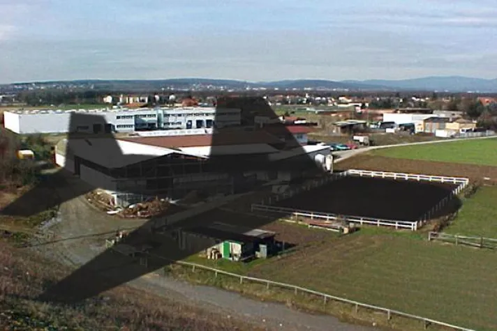 Sprung ins Glück - oder Reit- und Therapiezentrum wegen Flughafenausbau vor dem Aus? Bild: Sprung ins Glück - oder Reit- und Therapiezentrum wegen Flughafenausbau vor dem Aus?