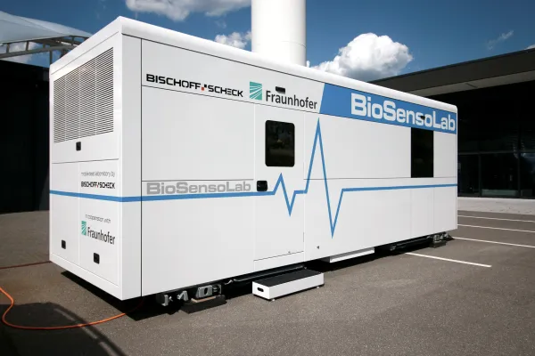 Bild: Intelligente Sensoren & ein biologisches Labor to go - Fraunhofer ZSI auf dem Tag der Deutschen Einheit in Saarbrücken