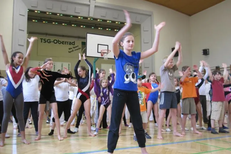 Bild: Zu Weihnachten „Rund um die Welt“ - Kinderweihnachtsfeier der TSG Oberrad mit vielen Aufführungen