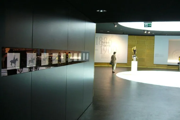 Duft im Mercedes Benz Museum transportiert Besucher sinnlich ins 19. Jahrhundert Bild: Duft im Mercedes Benz Museum transportiert Besucher sinnlich ins 19. Jahrhundert