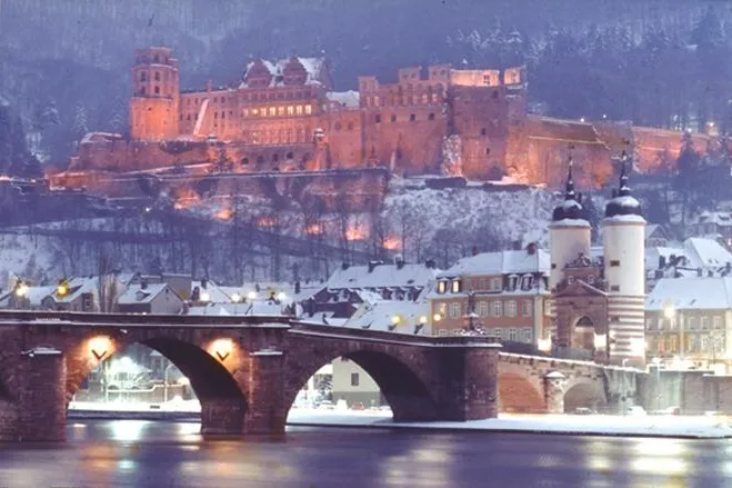 Bild: Mit dem Schiff zum Heidelberger Weihnachtsmarkt – Romantische Adventsfahrten durch das winterliche Neckartal