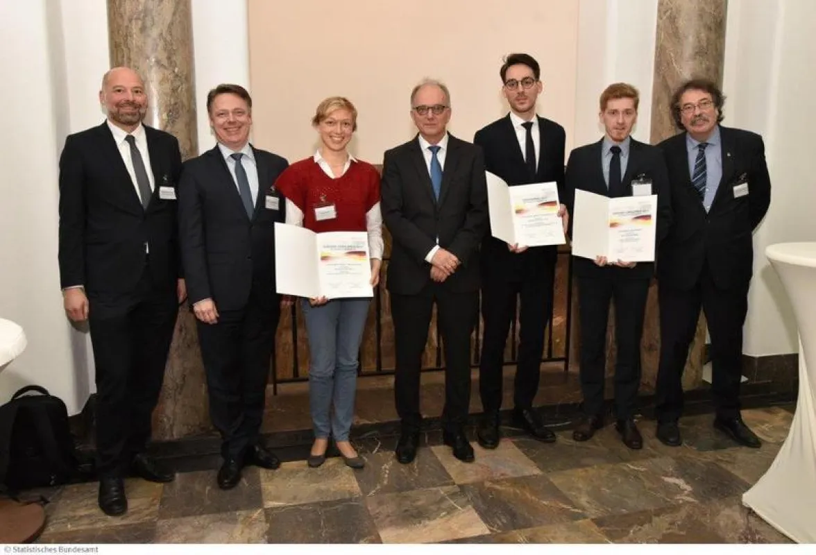 Marcel Stechert (3. v. r.) von der HWR Berlin bei der Verleihung des Gerhard-Fürst-Preises 2017 (Statistisches Bundesamt)