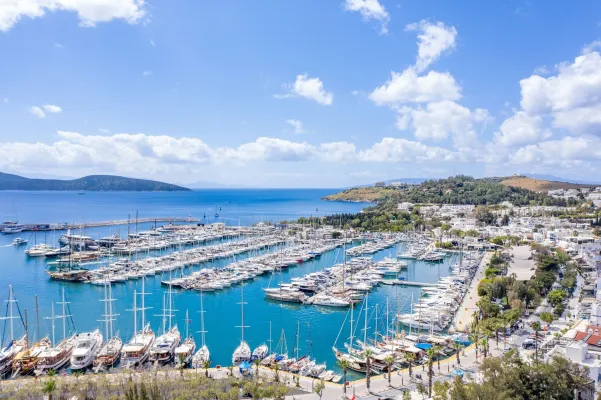 Bild: Türkiye vom Wasser aus entdecken: Exklusive Yacht-Erlebnisse in den schönsten Küstenstädten