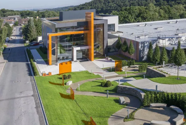 Bild: Schlüter-Systems verlegt sich auf TravelXpense von acceptIT