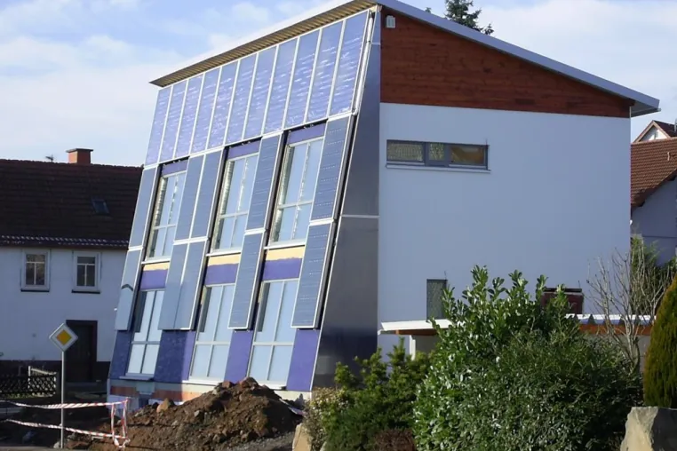 Erstes SolarPlusHaus in Flieden / Kreis Fulda ist bezugsfertig Bild: Erstes SolarPlusHaus in Flieden / Kreis Fulda ist bezugsfertig