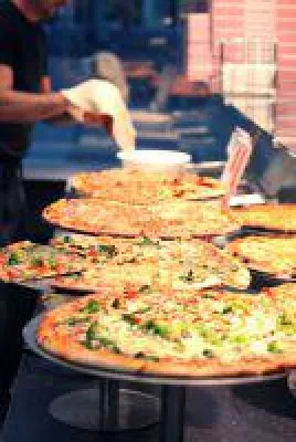 Bild: KISS * PIZZA * PASTA * BURGER sucht Franchise-Partner für 10 vorliegende Mietangebote an Hauptbahnhöfen