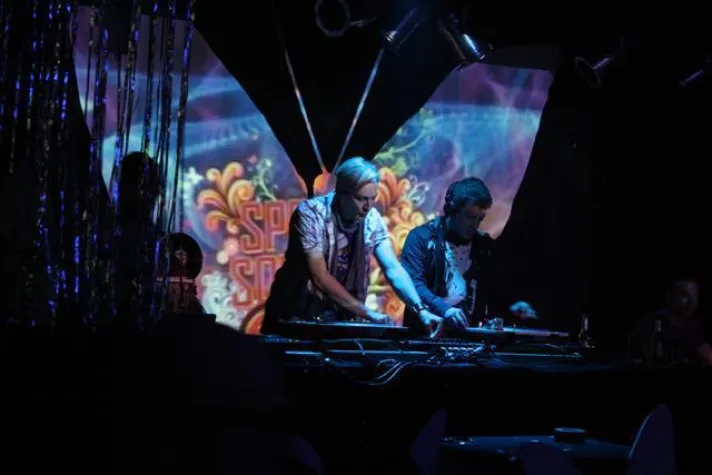 Bild: Großes Tanz in den Mai Festival im Hallenbad Wolfsburg