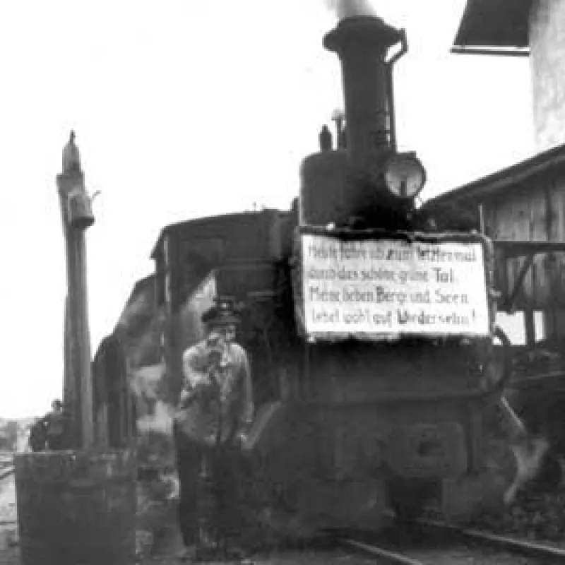 Die letzte Fahrt des „feurigen Elias“. Bahnhof St. Lorenz bei Mondsee, Lok 12, 30. 09. 1957. Foto: August Zopf