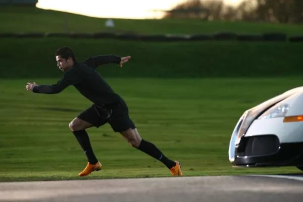 Bild: Cristiano Ronaldo präsentiert den neuen Nike Mercurial Vapor IV