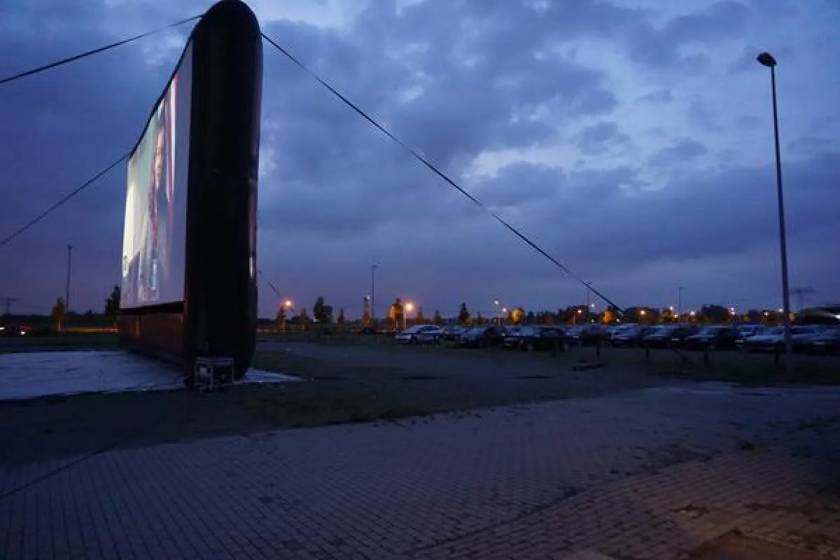double screening im autokino berlin schönefeld