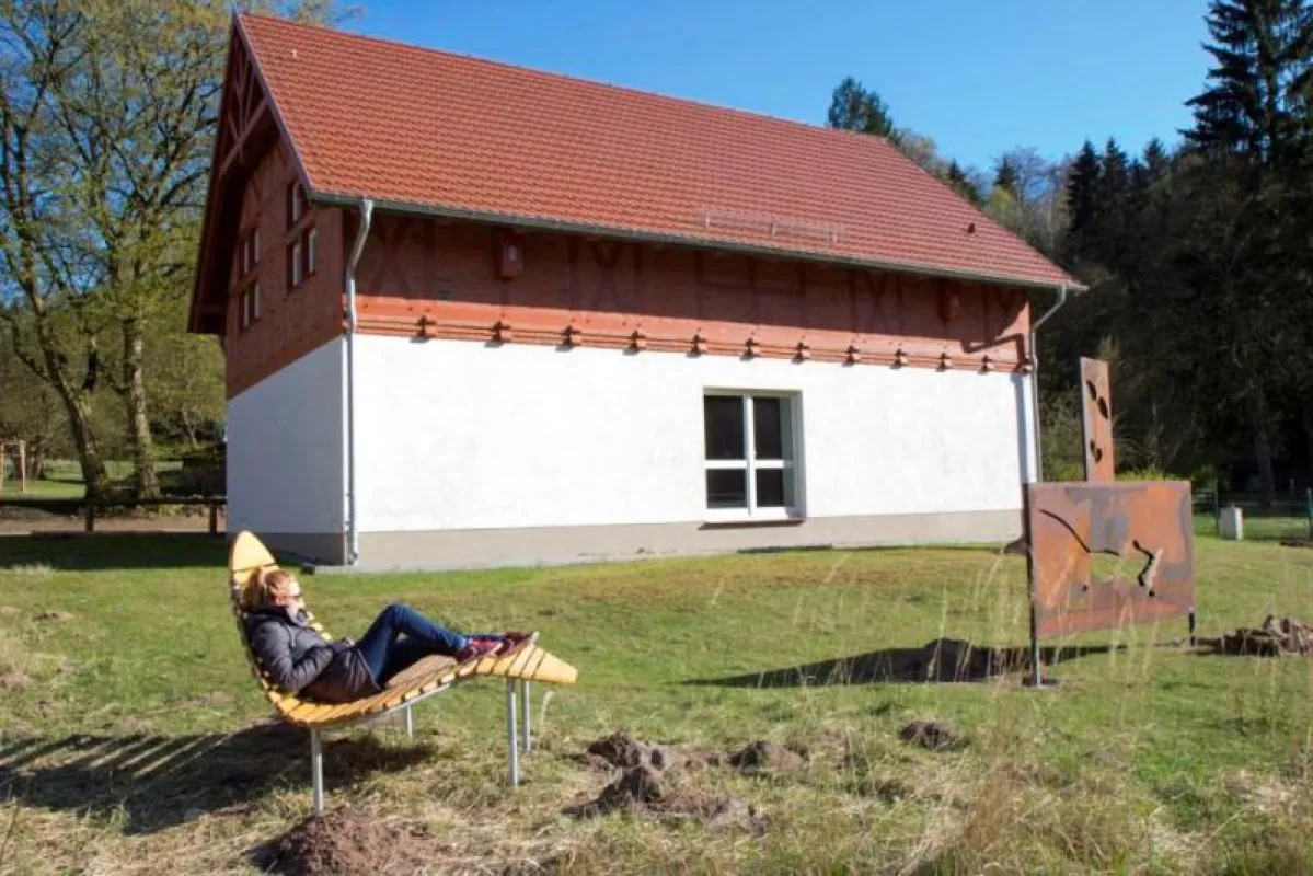 Erste Besucher genießen die Natur im Weltnaturerbe Serrahn