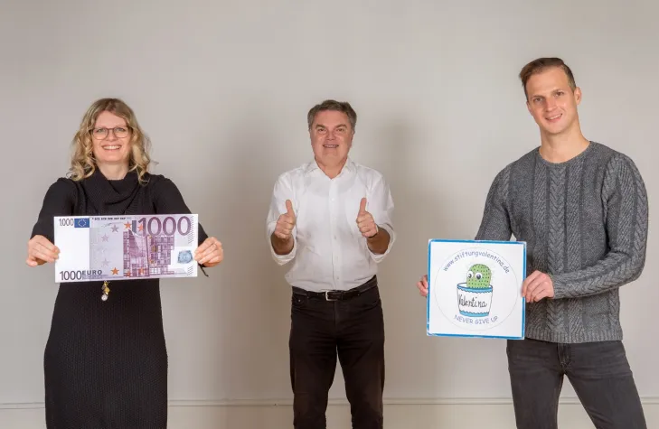 Bild: Isnyer Übersetzungsbüro transcada spendet 1.000 Euro an die Stiftung Valentina aus Wangen im Allgäu