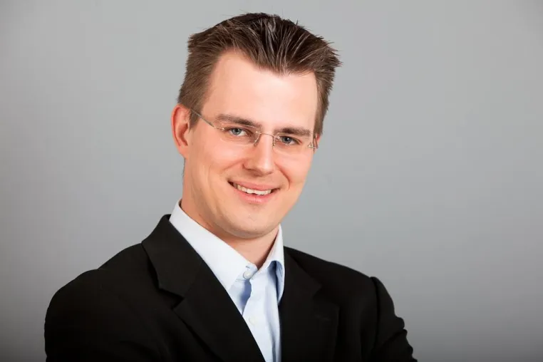 Bild: Mit Training zum Triumpf – Wie sich Gedächtnistrainer Boris Nikolai Konrad auf Meisterschaften vorbereitet