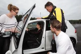 Bild: Gute Zeiten für junge Fahrer - Sommeraktion für Fahranfänger