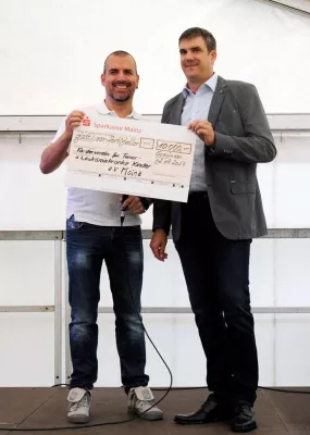 Bild: 10.000 Euro Spende von glatthaar-fertigkeller an Förderverein für Tumor- und Leukämiekranke Kinder e.V. Mainz