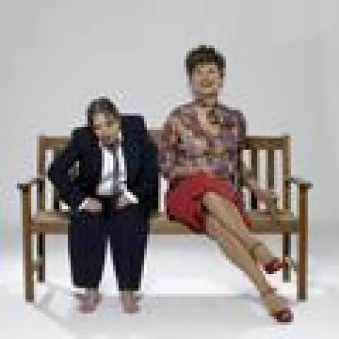 Entertaiment Berlin: Zwei auf einer Bank Bild: Entertaiment Berlin: Zwei auf einer Bank