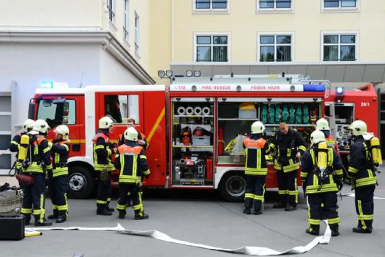 Bild: „Schnelle und professionelle Hilfe“ - Feuerwehren übten Einsatz an der Zentralklinik Bad Berka