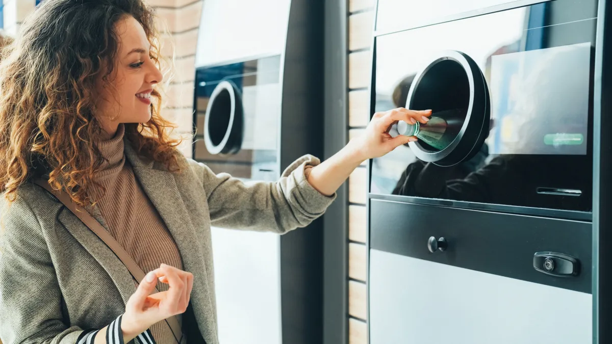 Das Sammeln und die Rückgabe sind der Schlüssel für Recycling und Kreislaufwirtschaft. (© Alpla)
