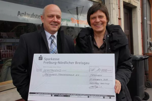 Bild: 10.000 Euro für Freiburger StraßenSchule e.V.