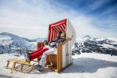 Südliches Lebensgefühl im Schnee: Die größte Sonnenterrasse der Alpen gibt’s nur auf dem Nassfeld! Bild: Südliches Lebensgefühl im Schnee: Die größte Sonnenterrasse der Alpen gibt’s nur auf dem Nassfeld!