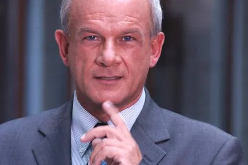 Bild: TV-Moderator und Erfolgsautor Peter Hahne zu Gast in der Europahalle Trier