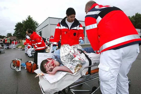 Bild: Gemeinsame Übung von DRK, BwKrhs Ulm und der Feuerwehr Dornstadt-Bollingen