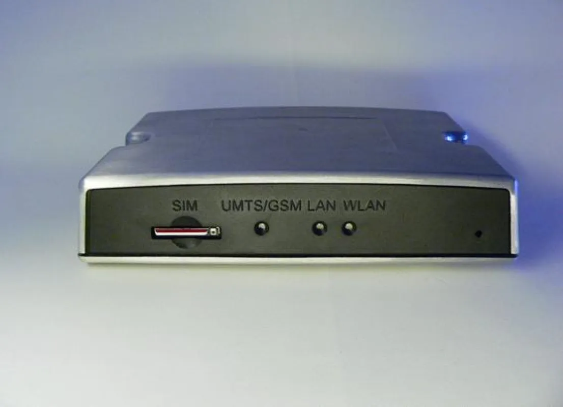 Auf der CeBIT 2010 zeigt Funkwerk Dabendorf Konnektivitätslösungen für die Automobilindustrie. Dazu gehören erstmals sprachgesteuerte Internetanwendungen für Autofahrer und ein UMTS-WLAN-Router (Bild)
