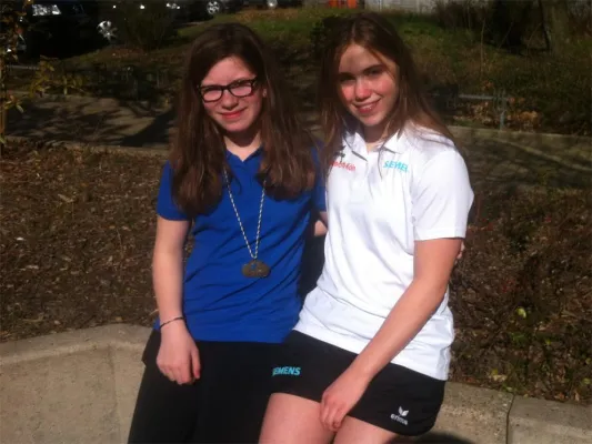 Jahrgangs-Bronze für Stefanie Sievernich – Kim Kopeczky und Anna Seipolt mit persönlichen Bestzeiten in Bochum Bild: Jahrgangs-Bronze für Stefanie Sievernich – Kim Kopeczky und Anna Seipolt mit persönlichen Bestzeiten in Bochum