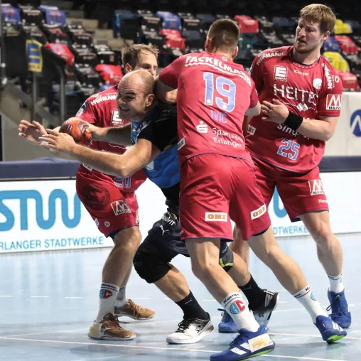 Bild: Handball: HC Erlangen verliert gegen die Löwen