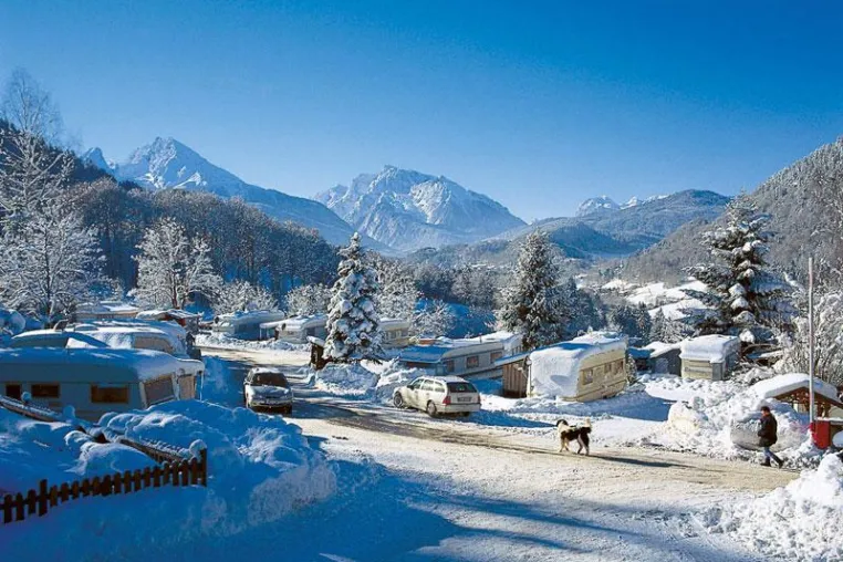 Bild: Wintercamping in den Bergen