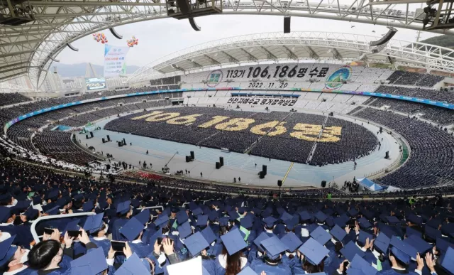 Die größte Anzahl von Absolventen (100.000 Absolventen) des Zion Christlichen Missionscenters Bild: Die größte Anzahl von Absolventen (100.000 Absolventen) des Zion Christlichen Missionscenters