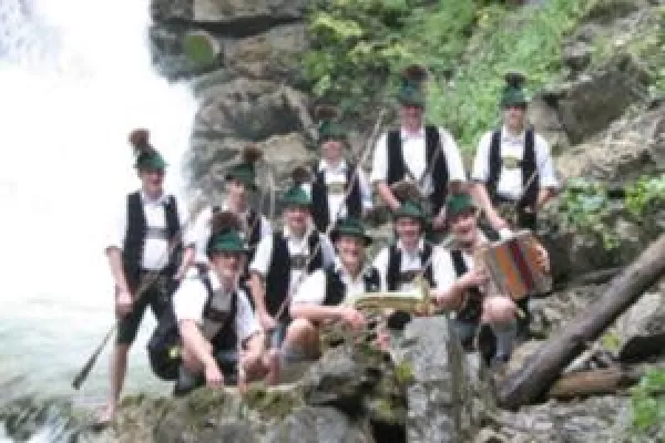 Bild: 40 Jahre Bad Feilnbacher Goaßlschnalzer - Tradition mit Ausdauer, Eleganz und Geschick