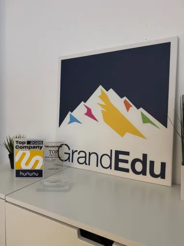 GrandEdu setzt Maßstäbe in der digitalen Weiterbildung – Auszeichnungen bestätigen Innovationskraft Bild: GrandEdu setzt Maßstäbe in der digitalen Weiterbildung – Auszeichnungen bestätigen Innovationskraft