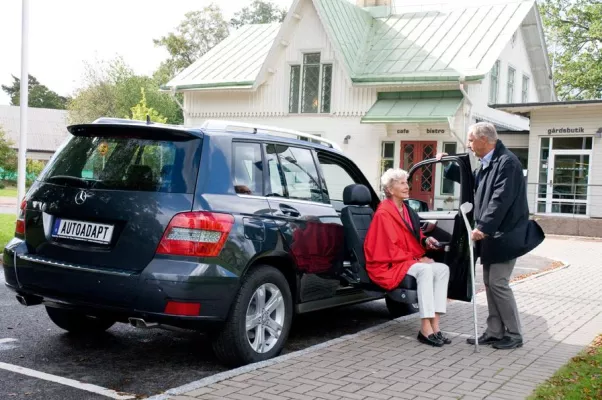 Fortschrittlicher Hub-Schwenksitz - Neuer Turny-Evo bei KADOMO mit noch mehr Komfort Bild: Fortschrittlicher Hub-Schwenksitz - Neuer Turny-Evo bei KADOMO mit noch mehr Komfort