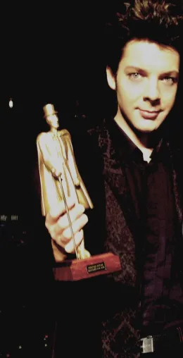 Bild: Shootingstar der internationalen Magier: Vizeweltmeister Sebastian Nicolas erhält in Paris den „Mandrake d'Or“