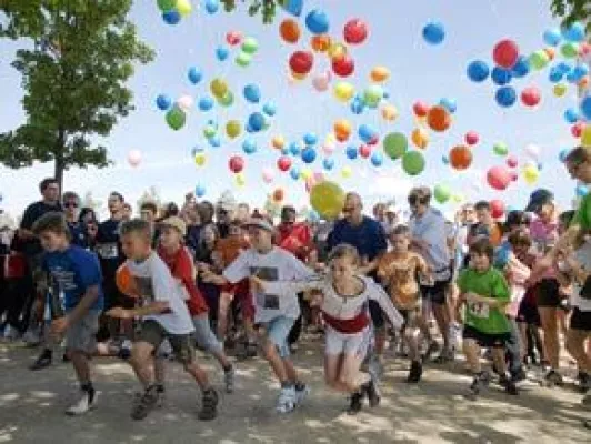 Laufen schenkt Lebensjahre - 8. „Muko-Freundschaftslauf“ im Potsdamer Lustgarten Bild: Laufen schenkt Lebensjahre - 8. „Muko-Freundschaftslauf“ im Potsdamer Lustgarten