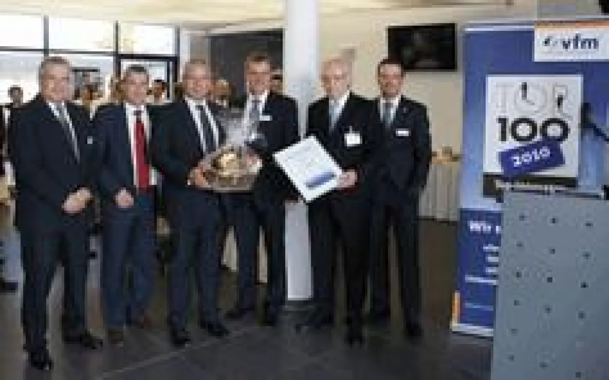 Berthold Rakowitz und Rainer Gerlach der Helvetia freuen sich über die Auszeichnung für den Kompositversicherer 2010