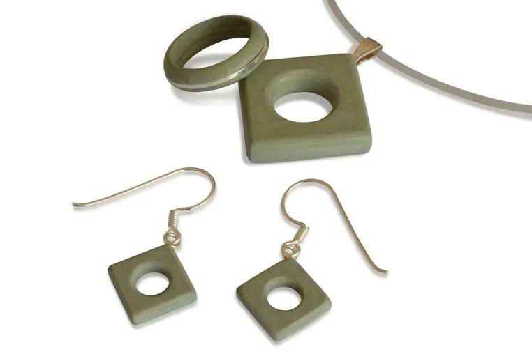 Bild: 3D Druck ermöglicht ausgefallenen Schmuck aus Algen und Silber - Armbänder, Halsketten, Ohrringe und Ringe