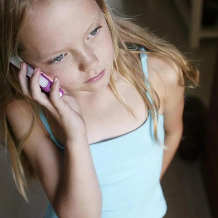 Die Internationale Agentur für Krebsforschung rät Telefonate mit dem Handy auf einen Minimum zu reduzieren.