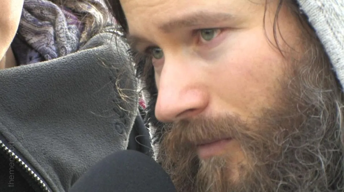 «Mietenwahnsinn stoppen» Bewegende Rede eines Obdachlosen